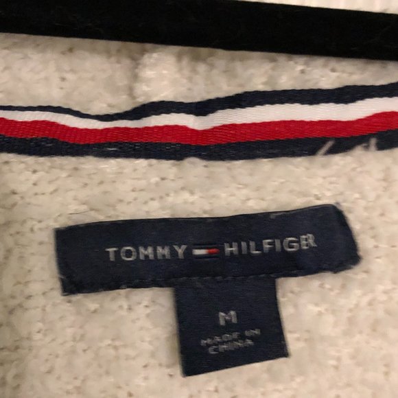 TH Cropped Fuzzy Hoodie w/ TOMMY Embroidered Logo - Picture 5 of 5